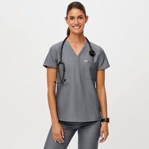 FIGS CATARINA ONE POCKET SCRUB TOP. GRAPHITE. XS.